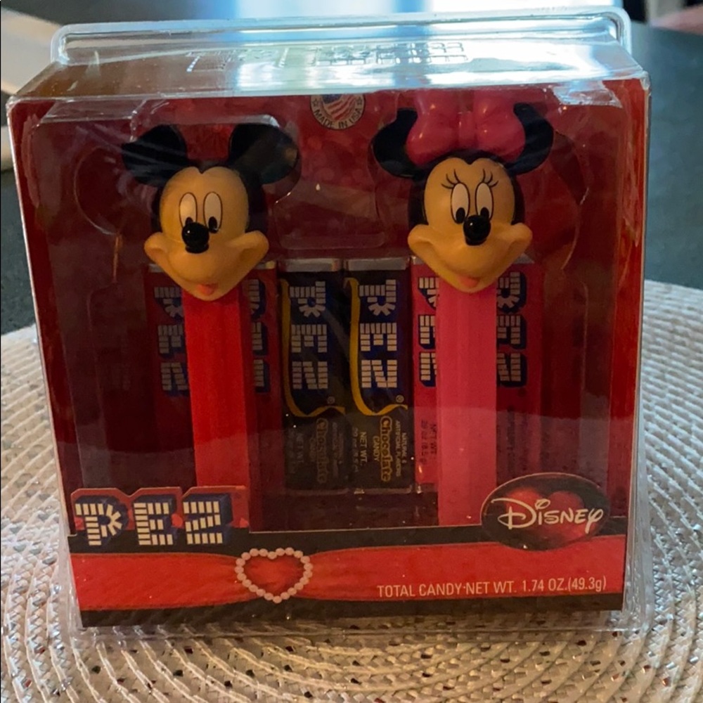 Mickey & Minnie Mouse apex